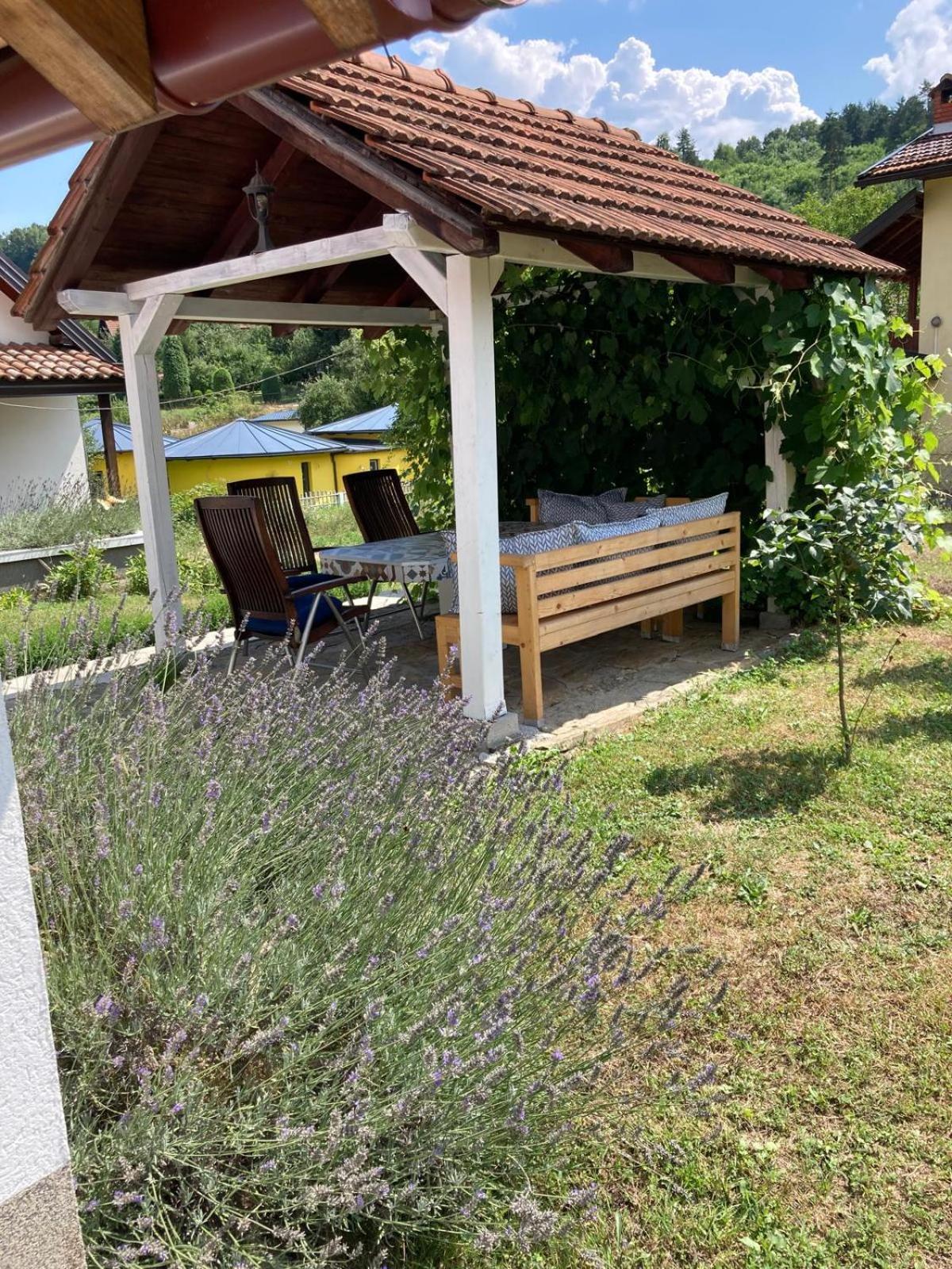 Holiday Home Tunnel Ravne Visoko Esterno foto